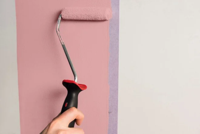 De câte straturi de vopsea aveți nevoie pentru o culoare frumoasă și pereți netezi?